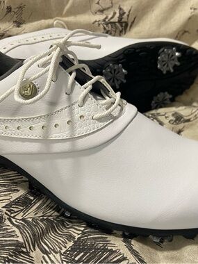 FootJoy 93925 lopro women’s  Golf Shoes 9.5 size new